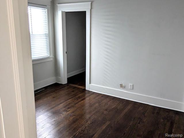 Ferndale City, Michigan 48220, United States, 2 Bedrooms Bedrooms, ,2 BathroomsBathrooms,Residential,Pending,202160