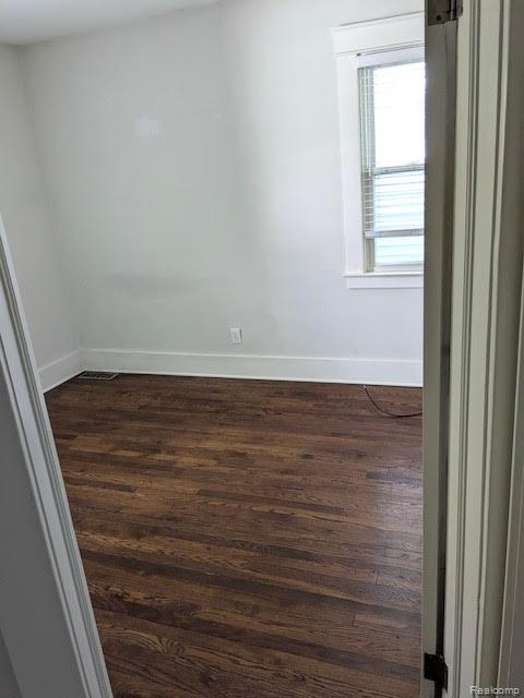 Ferndale City, Michigan 48220, United States, 2 Bedrooms Bedrooms, ,2 BathroomsBathrooms,Residential,Pending,202160