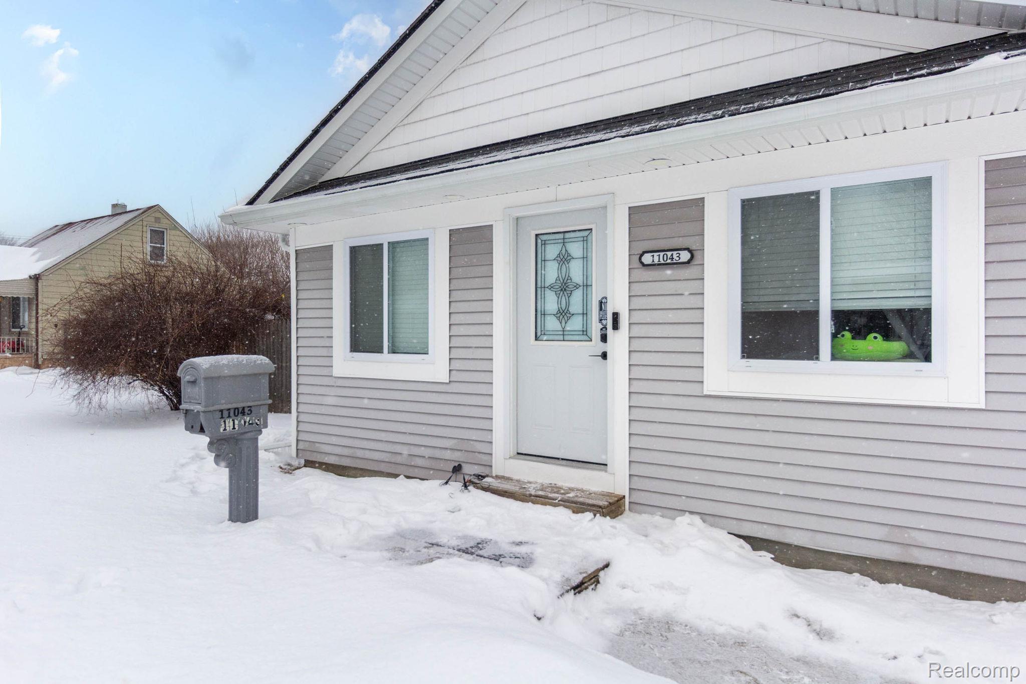 11043 Cadillac Avenue