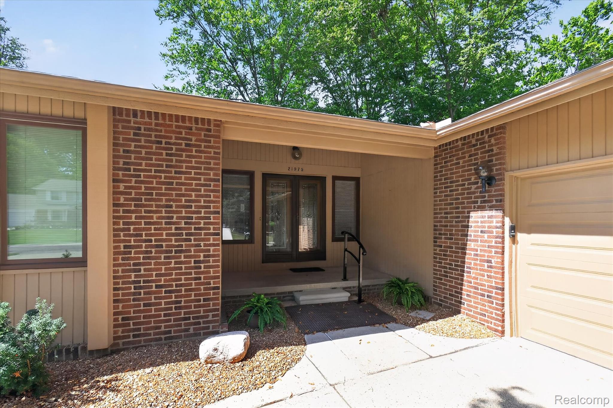 21975 Meridian Lane