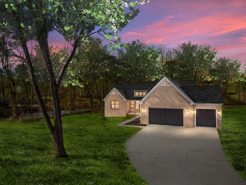 1935 Percy Lane Highland Charter Township MI 48357