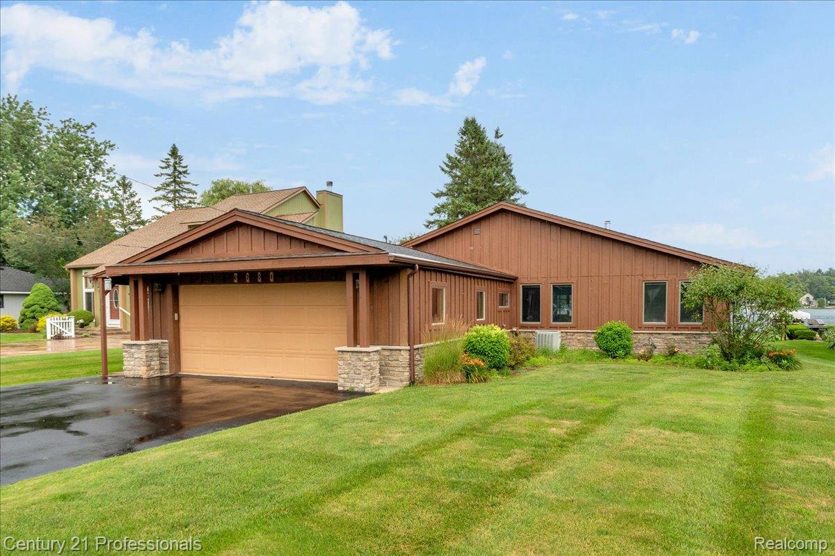 3680 Kingsway Drive