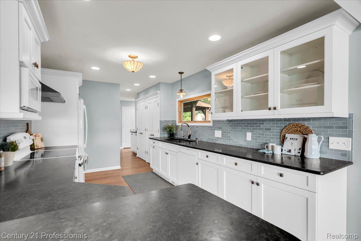 3680 Kingsway Drive