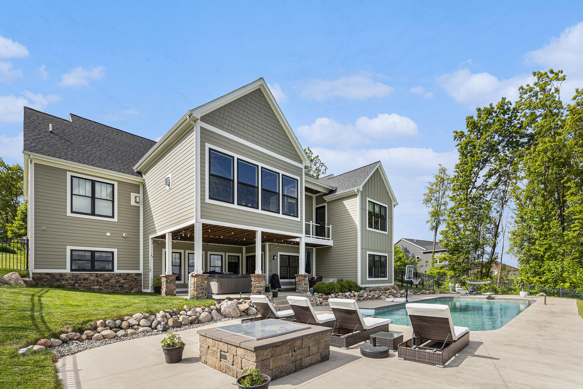 9482 Wabasis Pointe Drive NE
