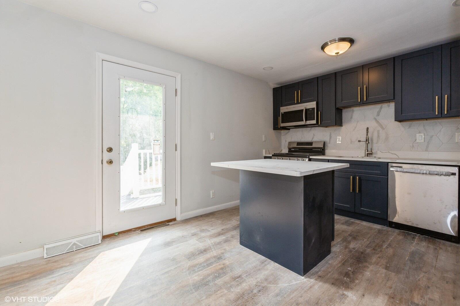 221 S Whittaker Street