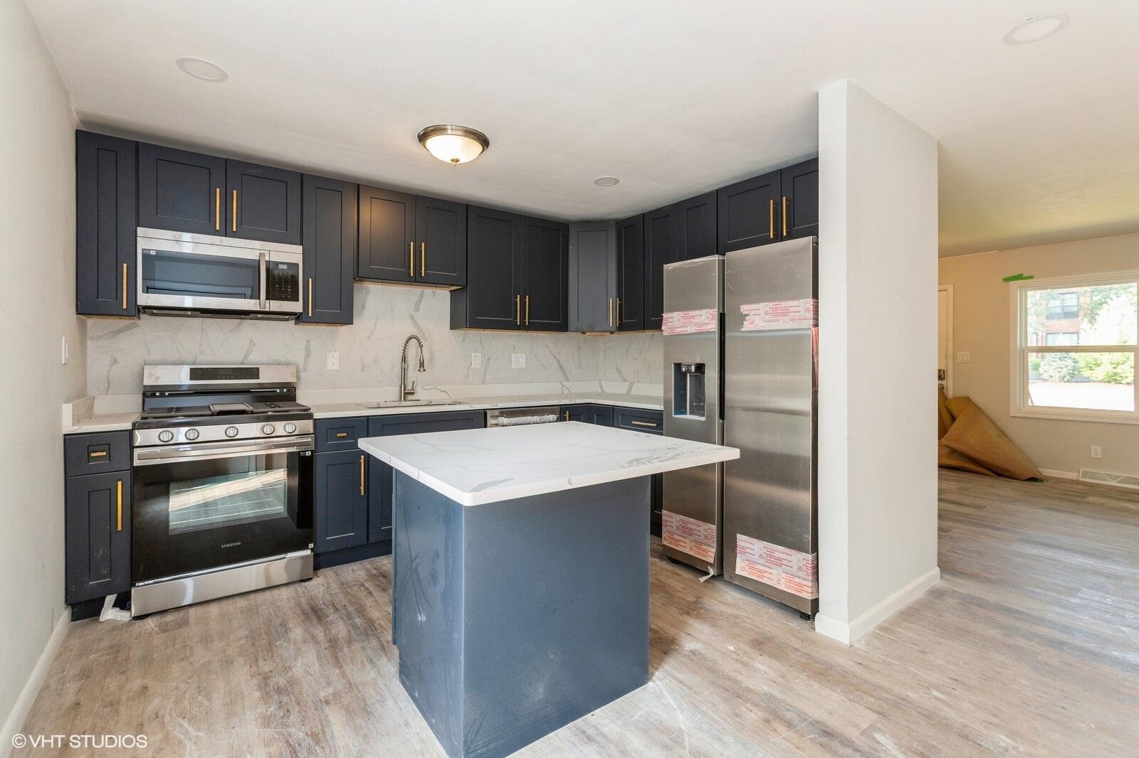 221 S Whittaker Street