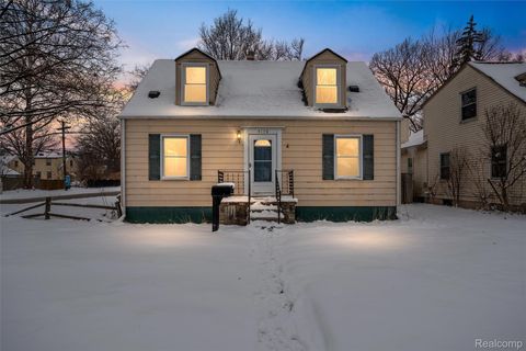 4190 2nd Street Wayne City MI 48184