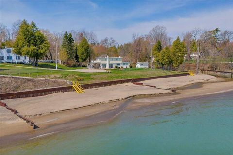 7226 Lakeview Drive Worth Township MI 48450
