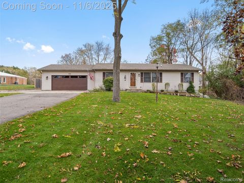 2610 Airport Road Waterford Charter Township MI 48329
