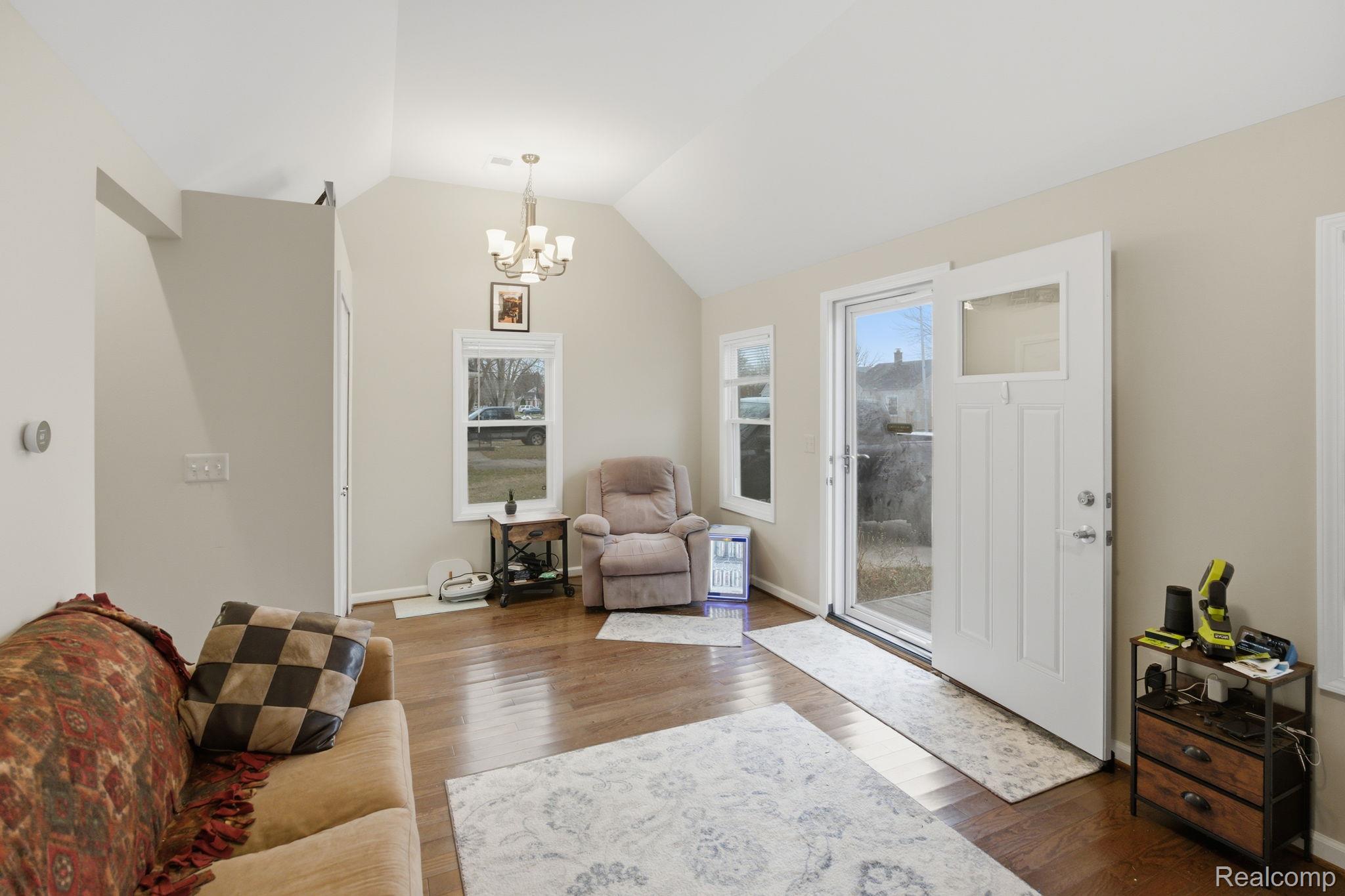 20919 Hollywood Street