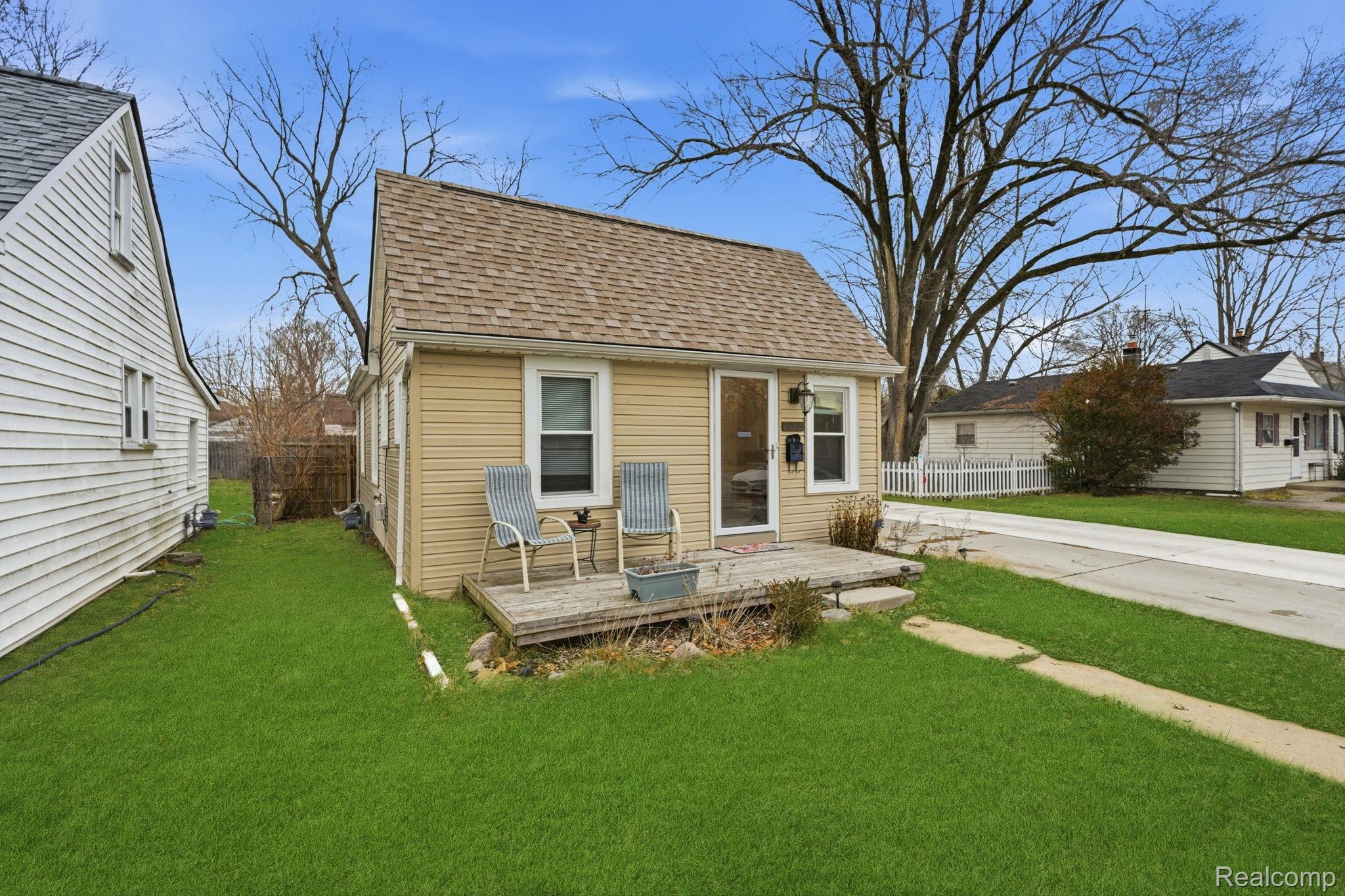 20919 Hollywood Street