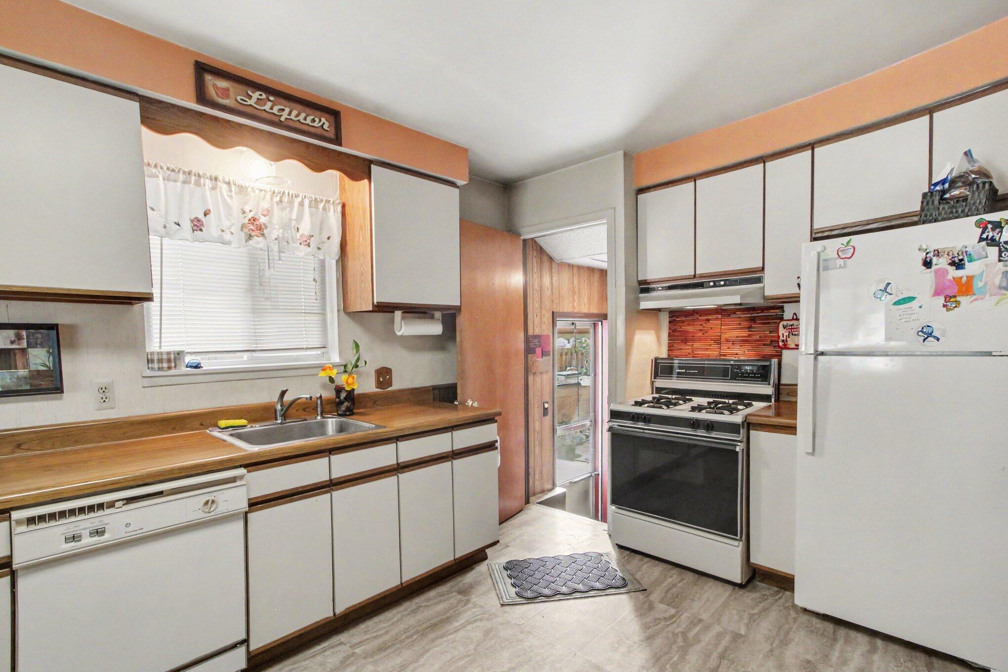 15809 Woodworth