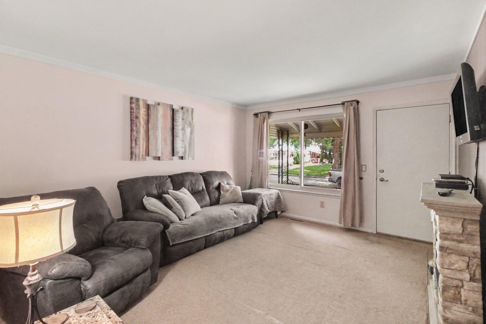 15809 Woodworth