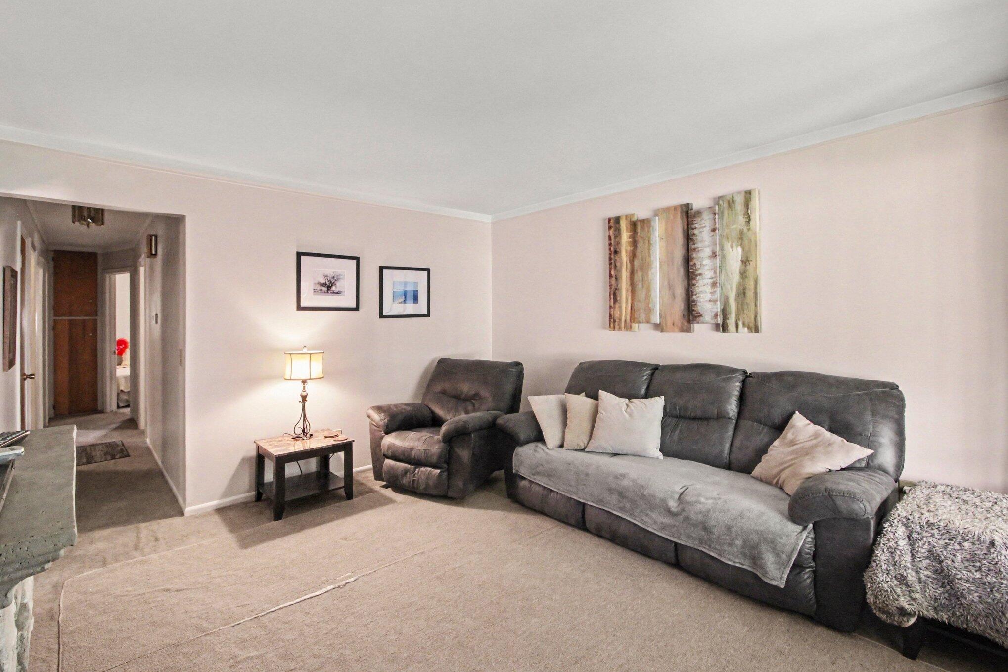 15809 Woodworth