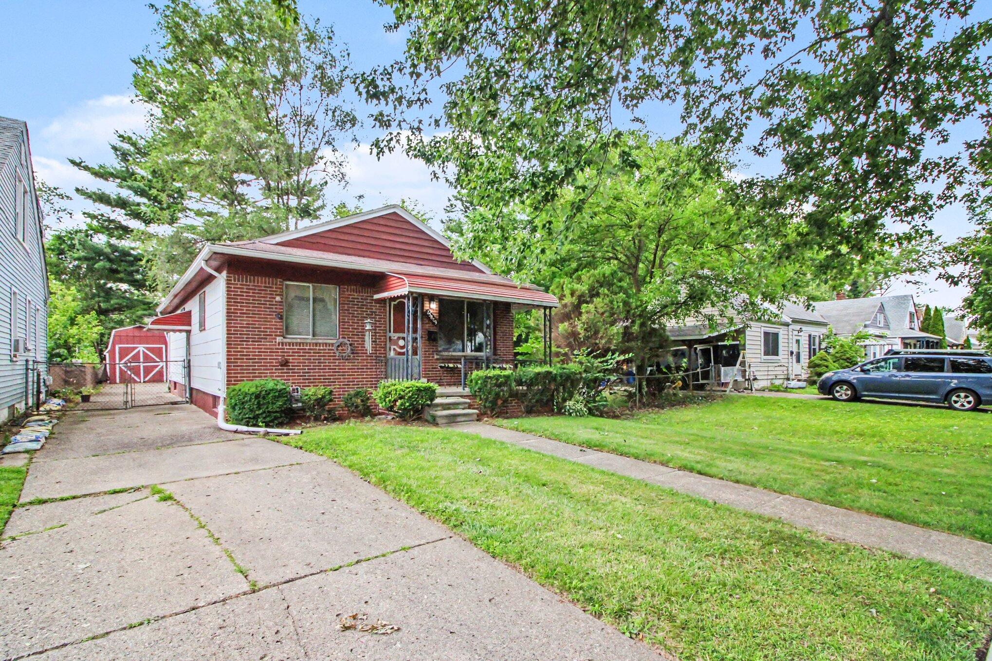 15809 Woodworth