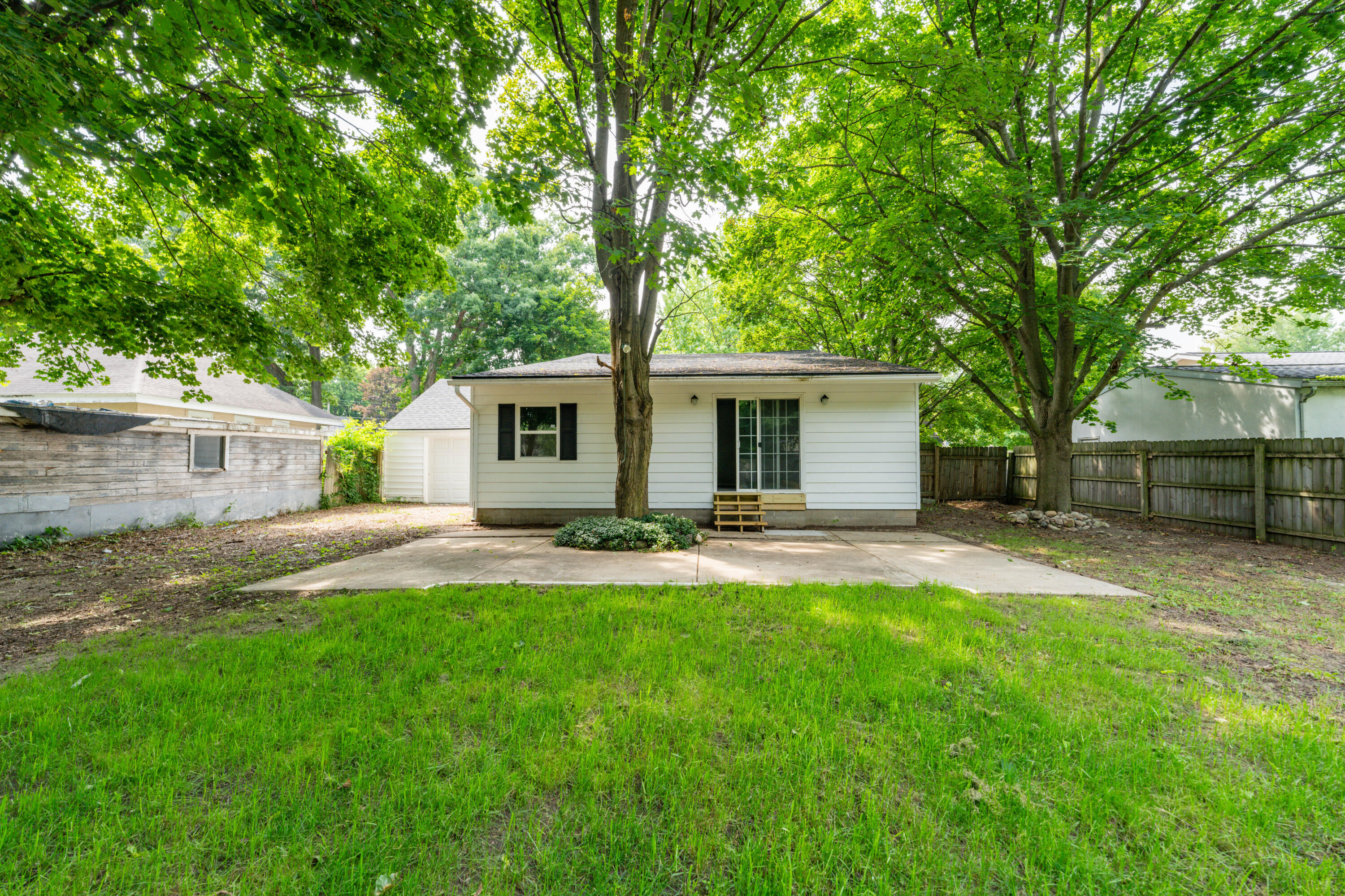 330 W Hammond Street