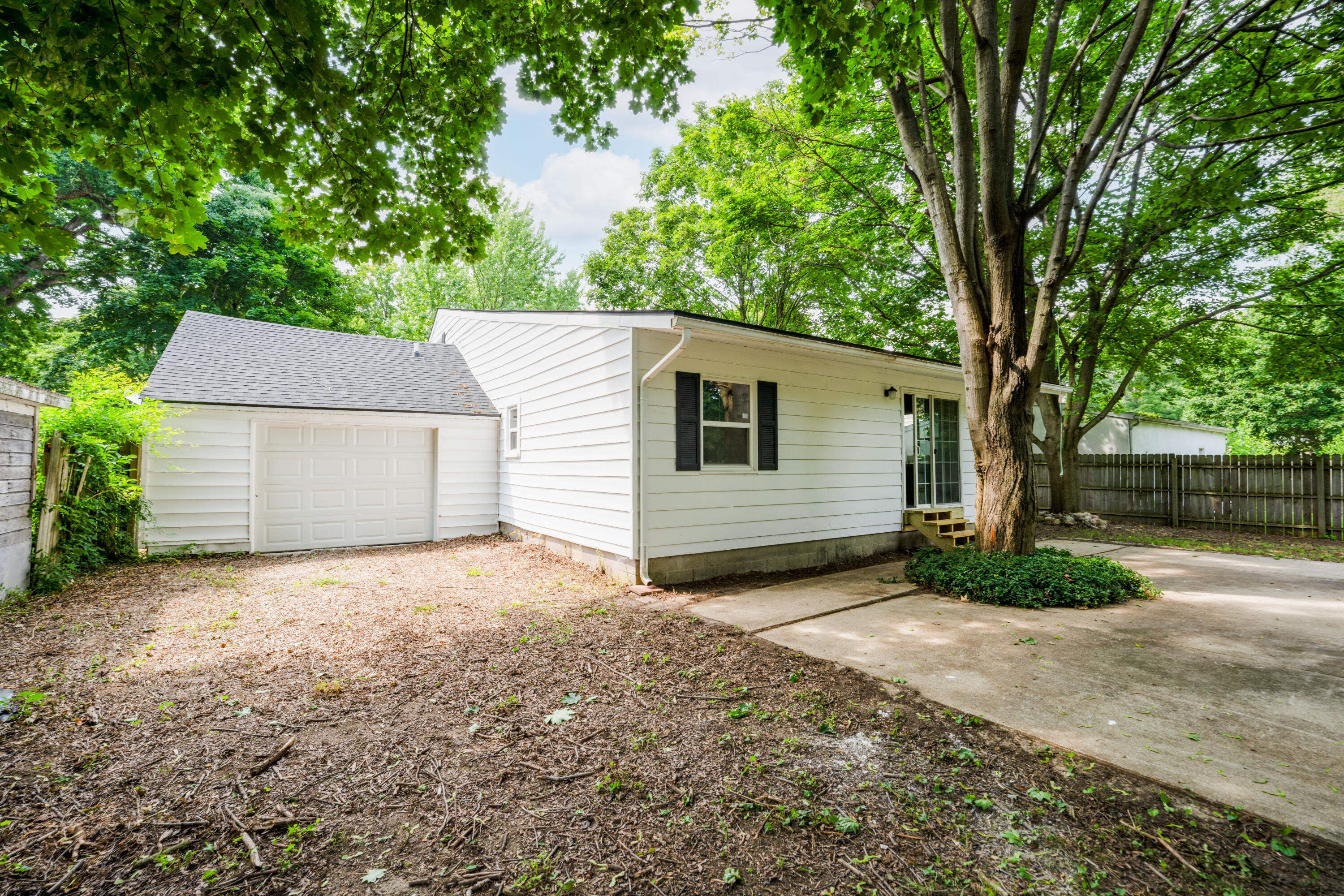 330 W Hammond Street
