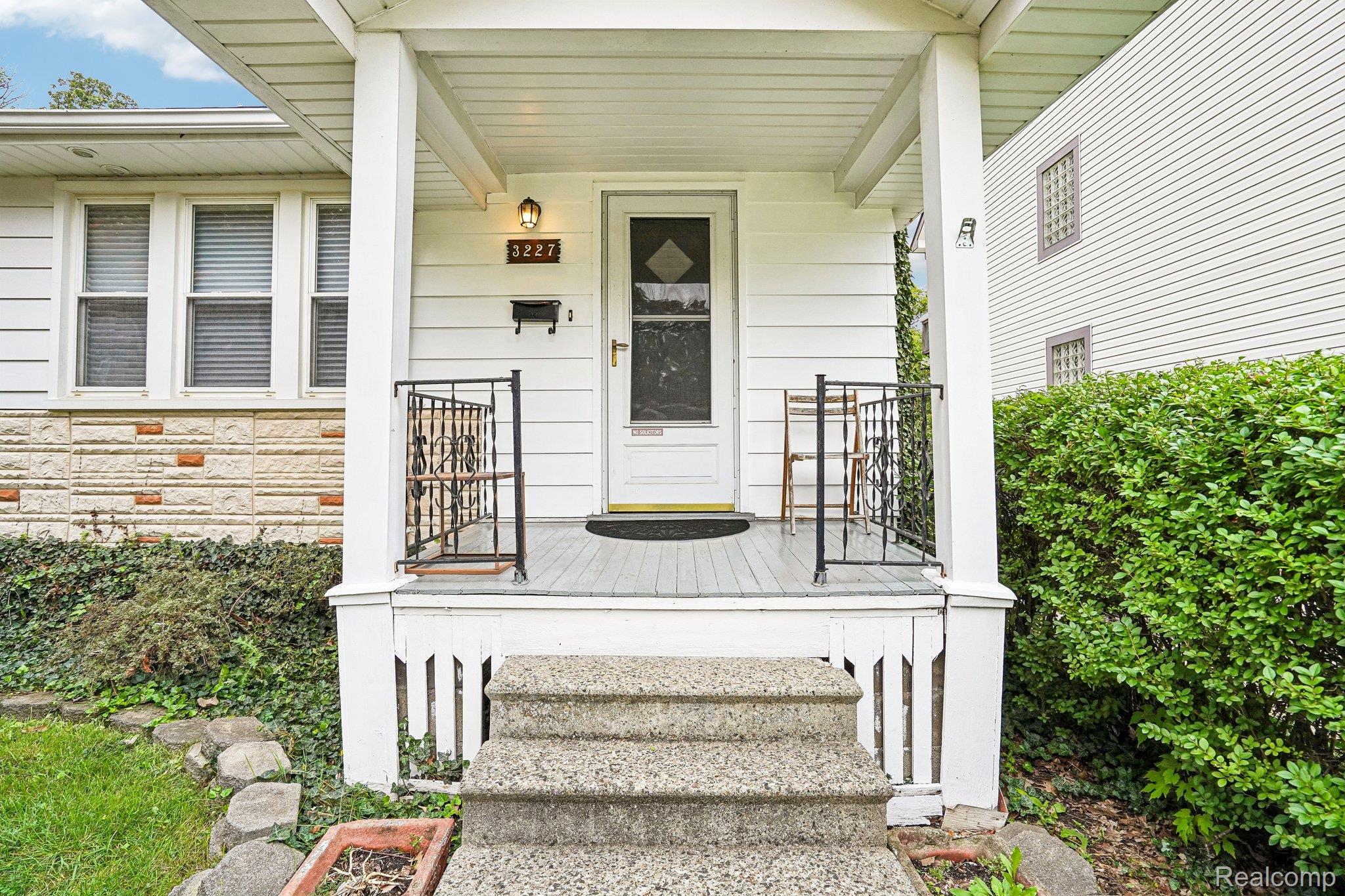 3227 Grayson Street