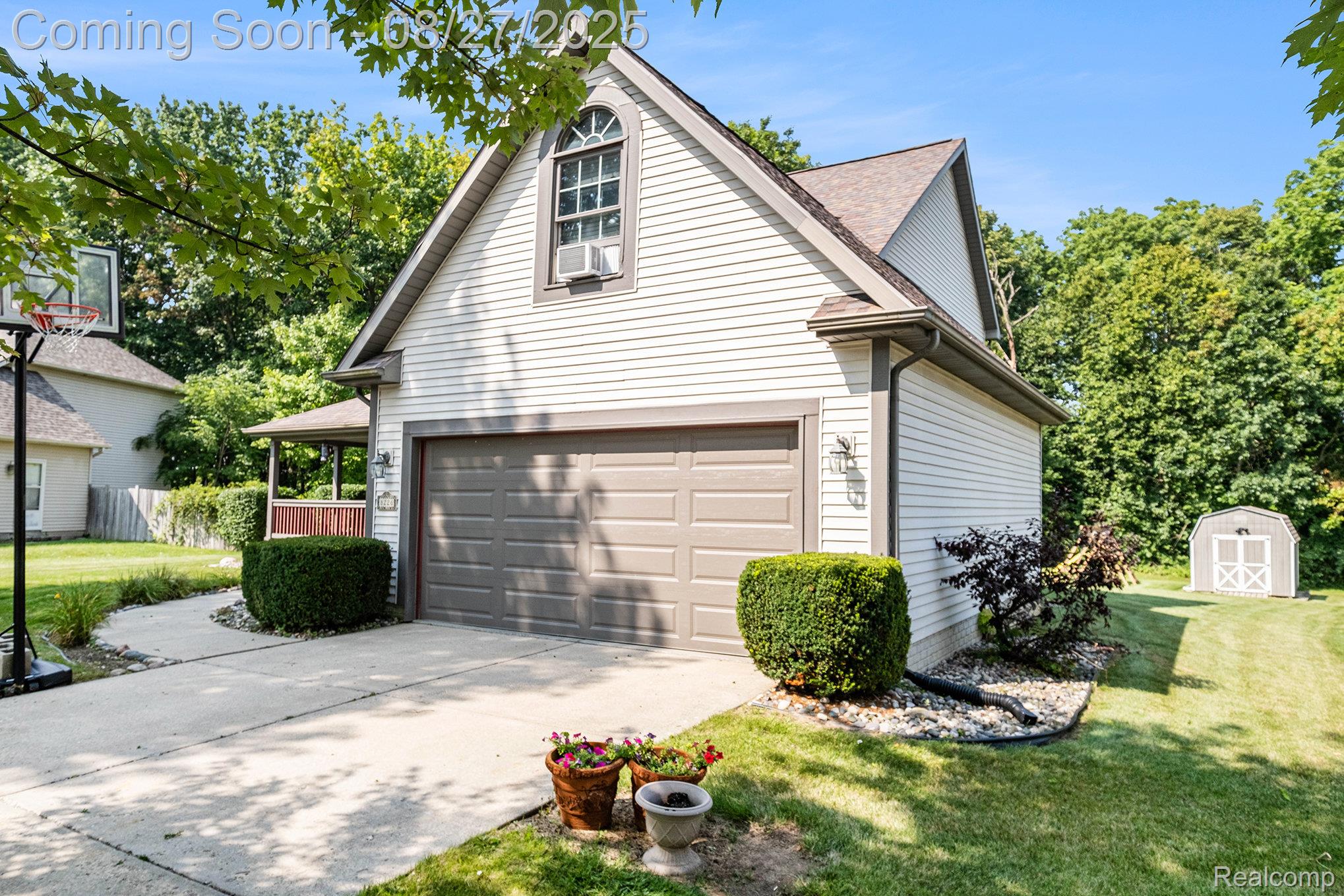 8226 North Port