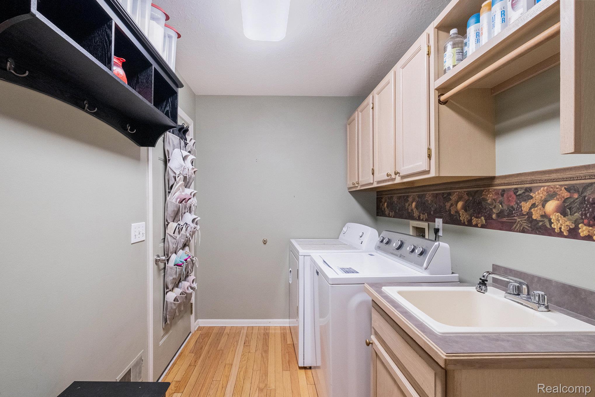 Grand Blanc City, Michigan 48439, United States, 4 Bedrooms Bedrooms, ,3 BathroomsBathrooms,Residential,Active,196699