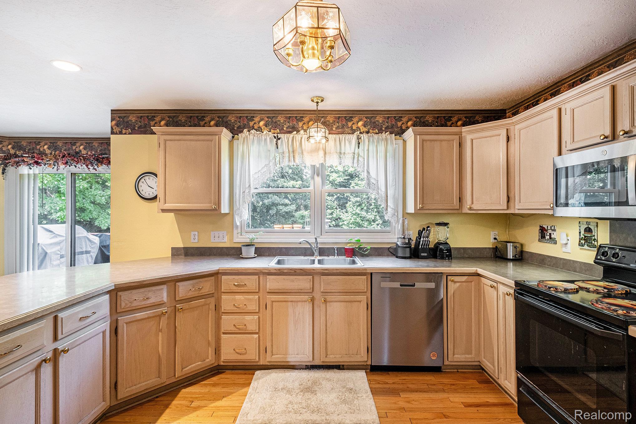 Grand Blanc City, Michigan 48439, United States, 4 Bedrooms Bedrooms, ,3 BathroomsBathrooms,Residential,Active,196699