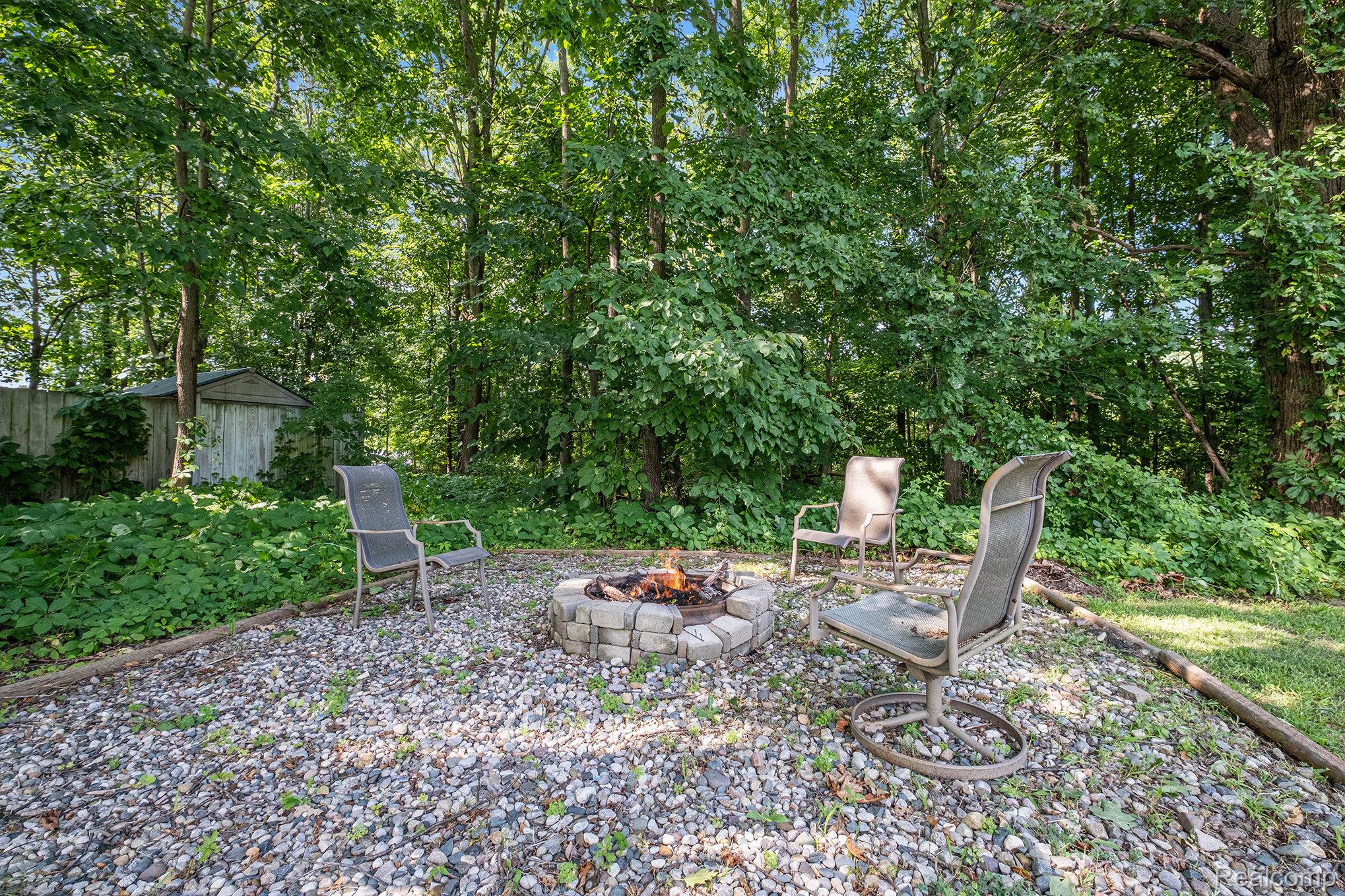 Grand Blanc City, Michigan 48439, United States, 4 Bedrooms Bedrooms, ,3 BathroomsBathrooms,Residential,Active,196699