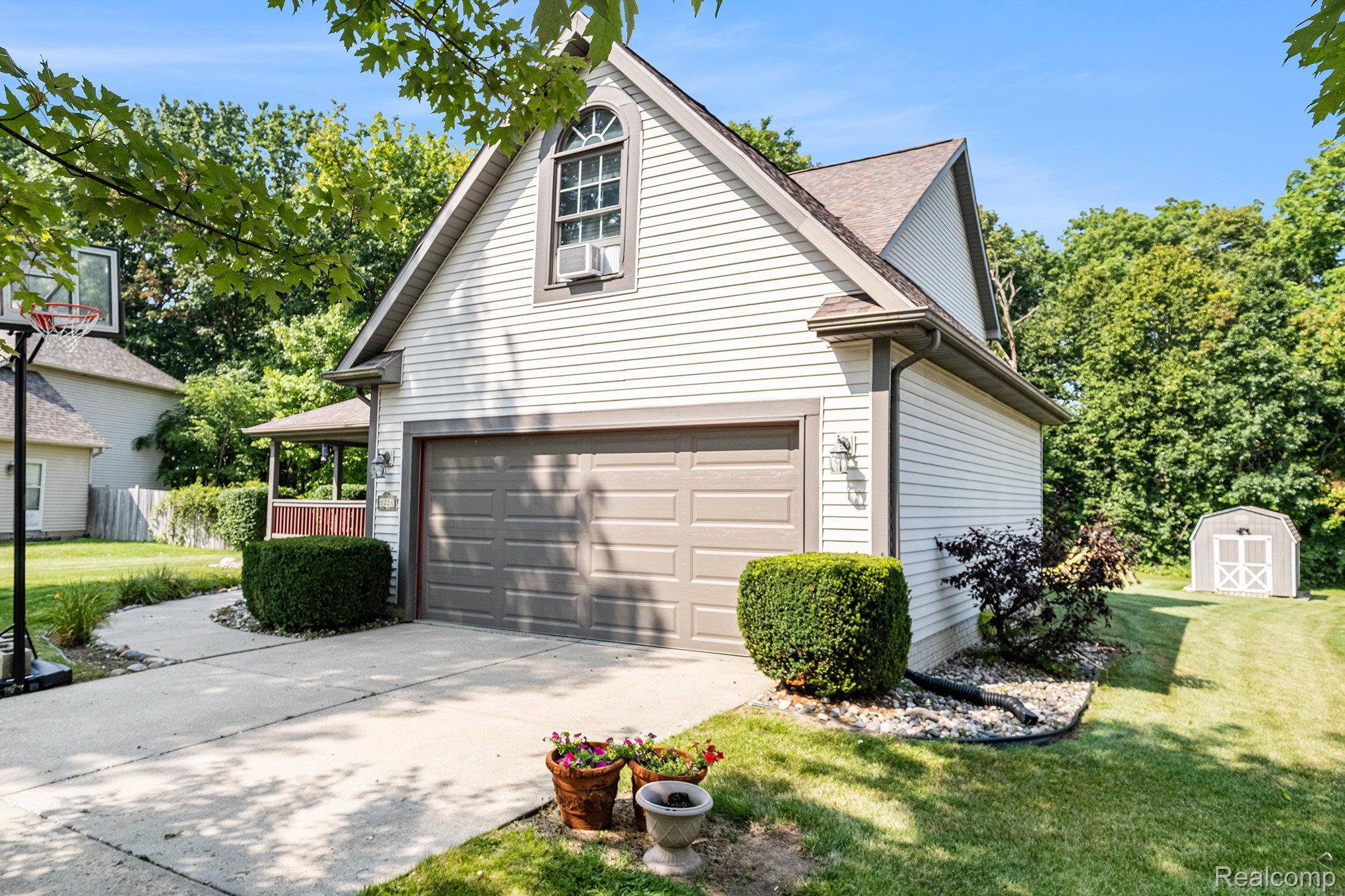 Grand Blanc City, Michigan 48439, United States, 4 Bedrooms Bedrooms, ,3 BathroomsBathrooms,Residential,Active,196699