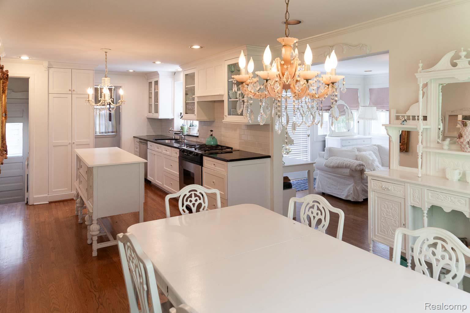 Birmingham City, Michigan 48009, United States, 3 Bedrooms Bedrooms, ,3 BathroomsBathrooms,Residential,Active,149949