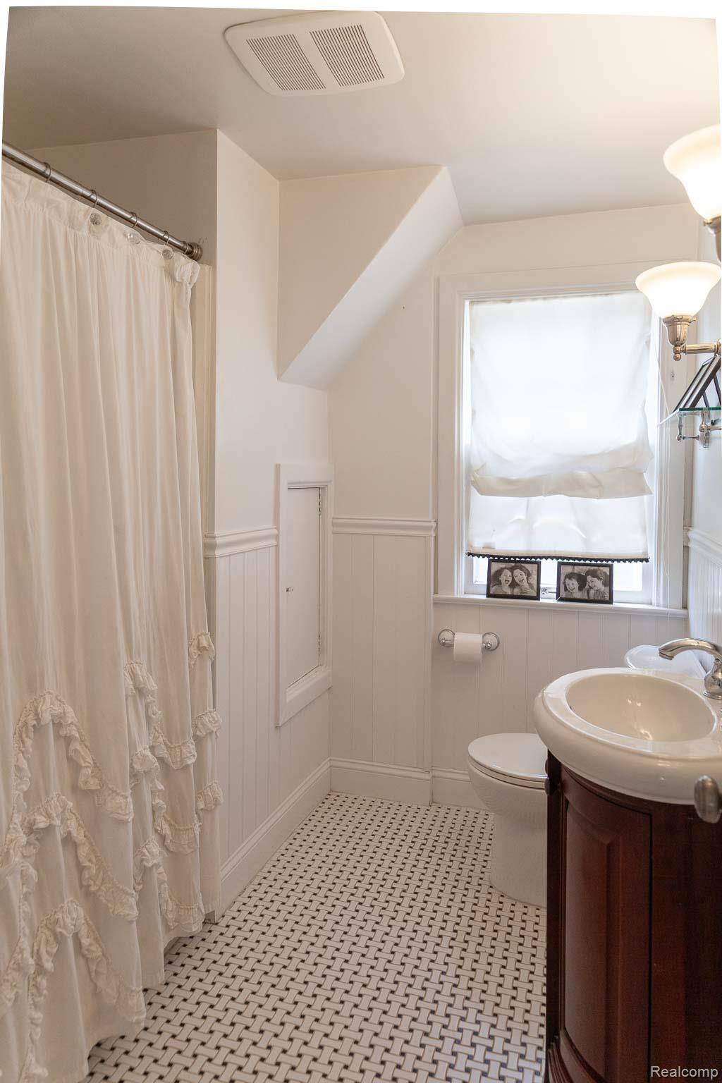 Birmingham City, Michigan 48009, United States, 3 Bedrooms Bedrooms, ,3 BathroomsBathrooms,Residential,Active,149949