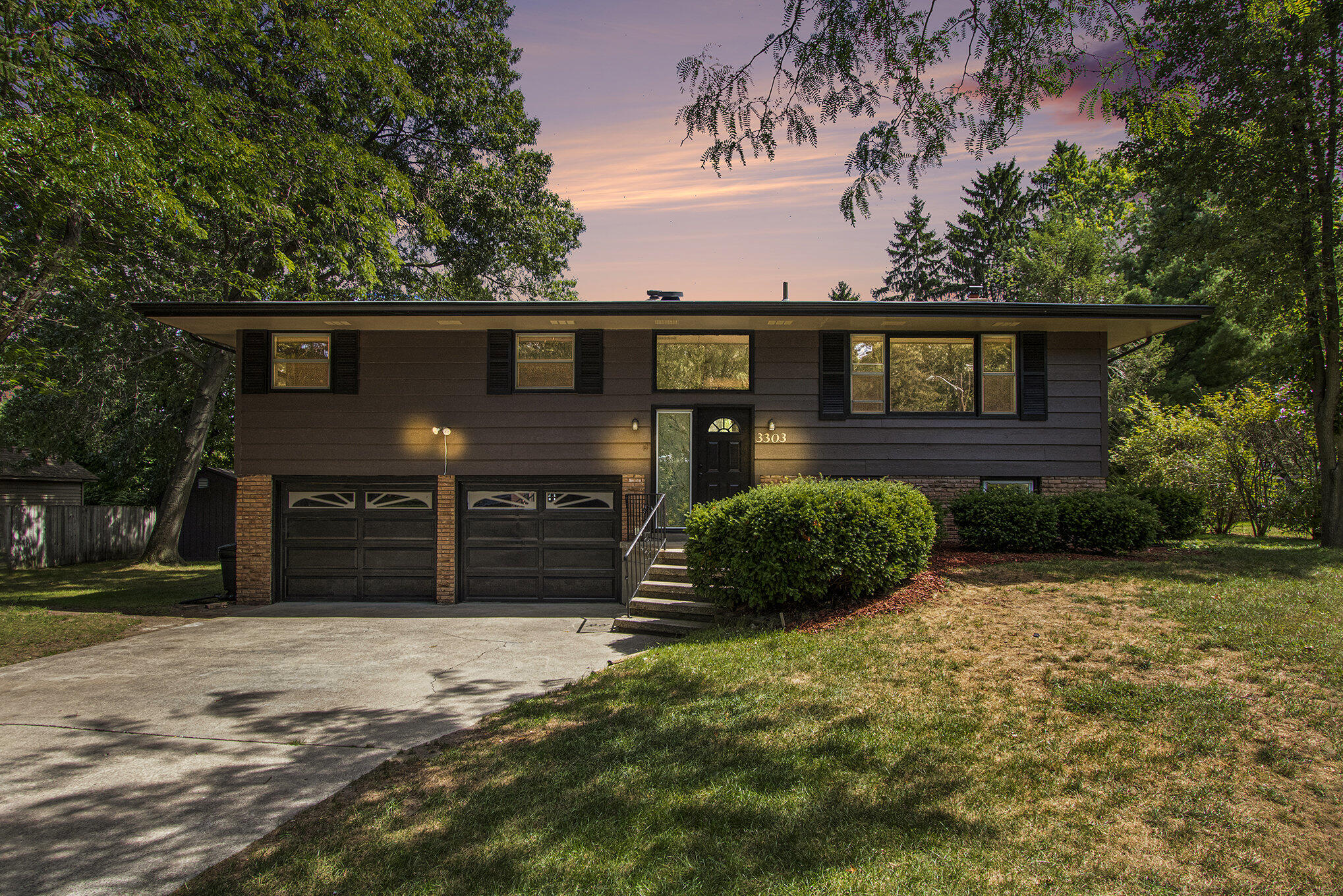3303 W Valley View Drive