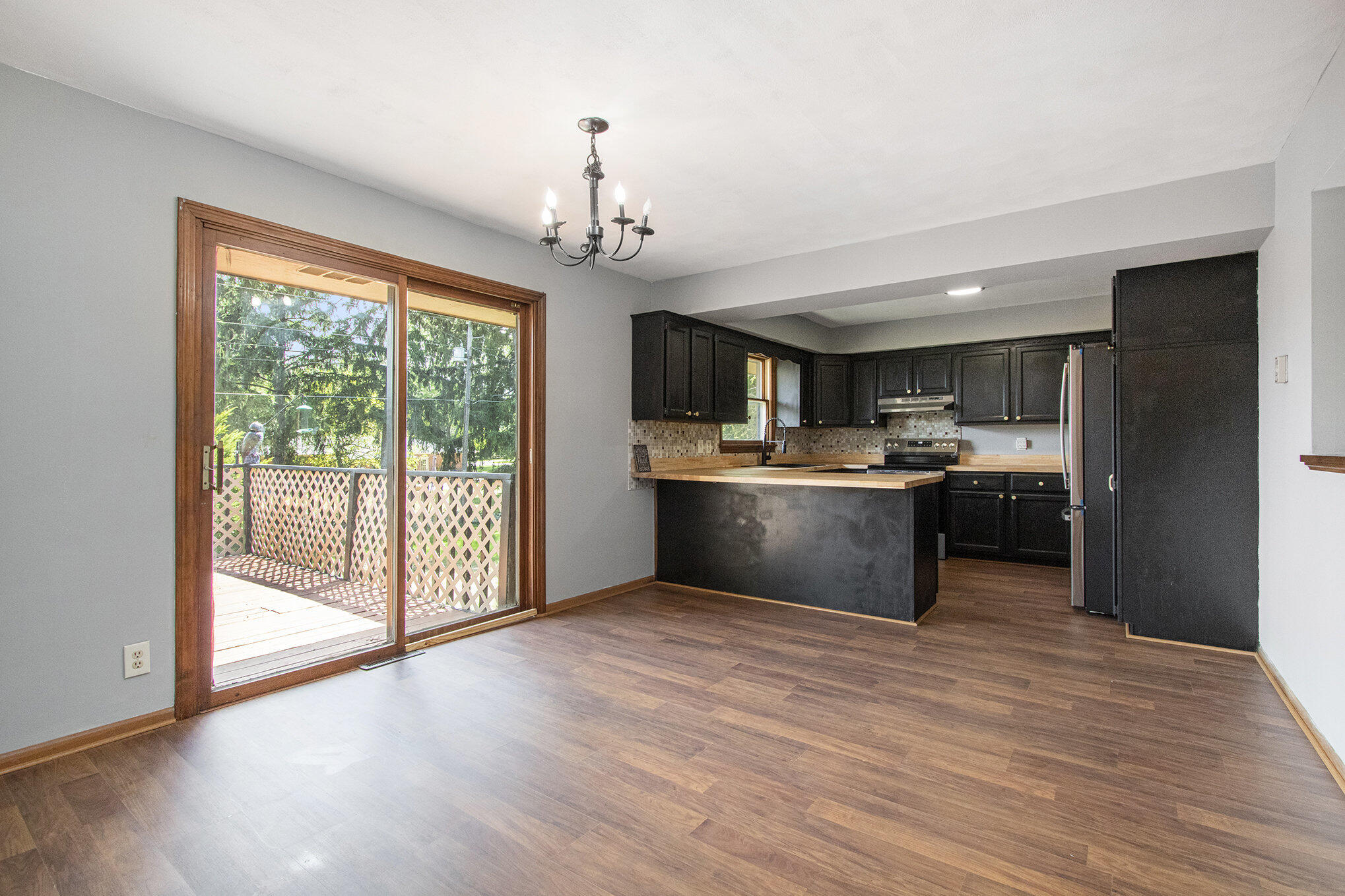 3303 W Valley View Drive