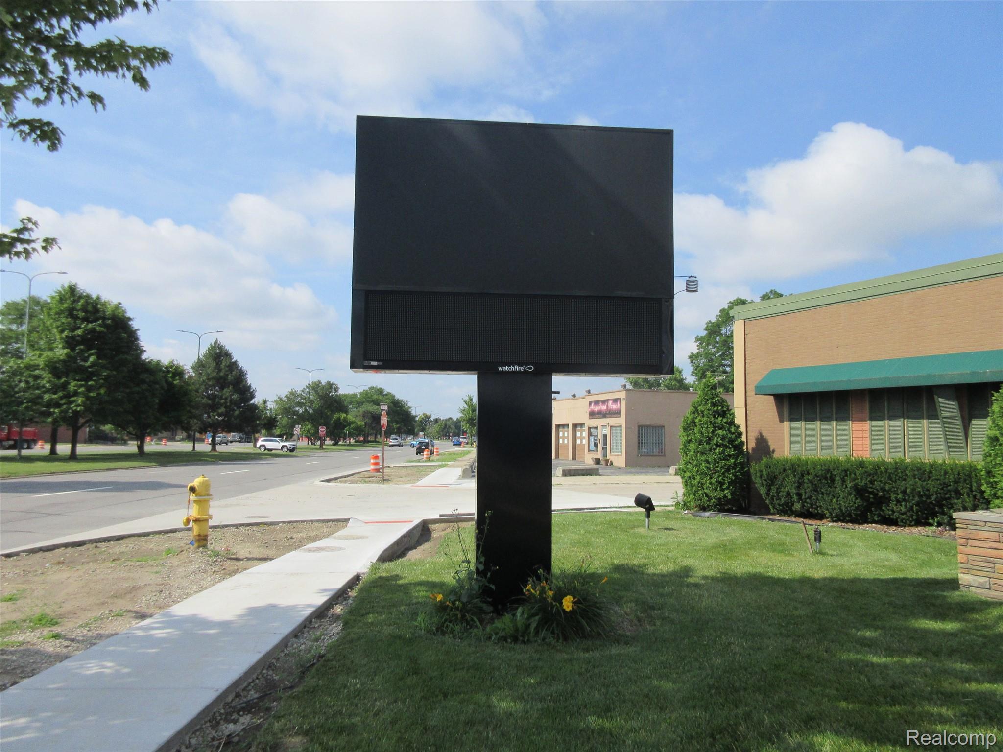 24611 GRATIOT Avenue