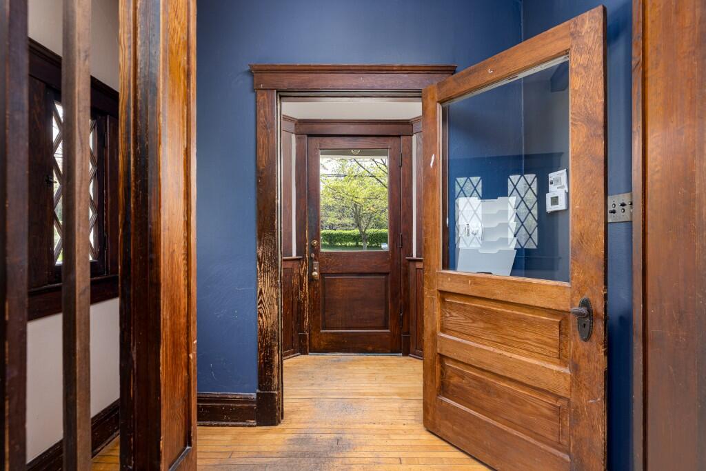 1607 S University