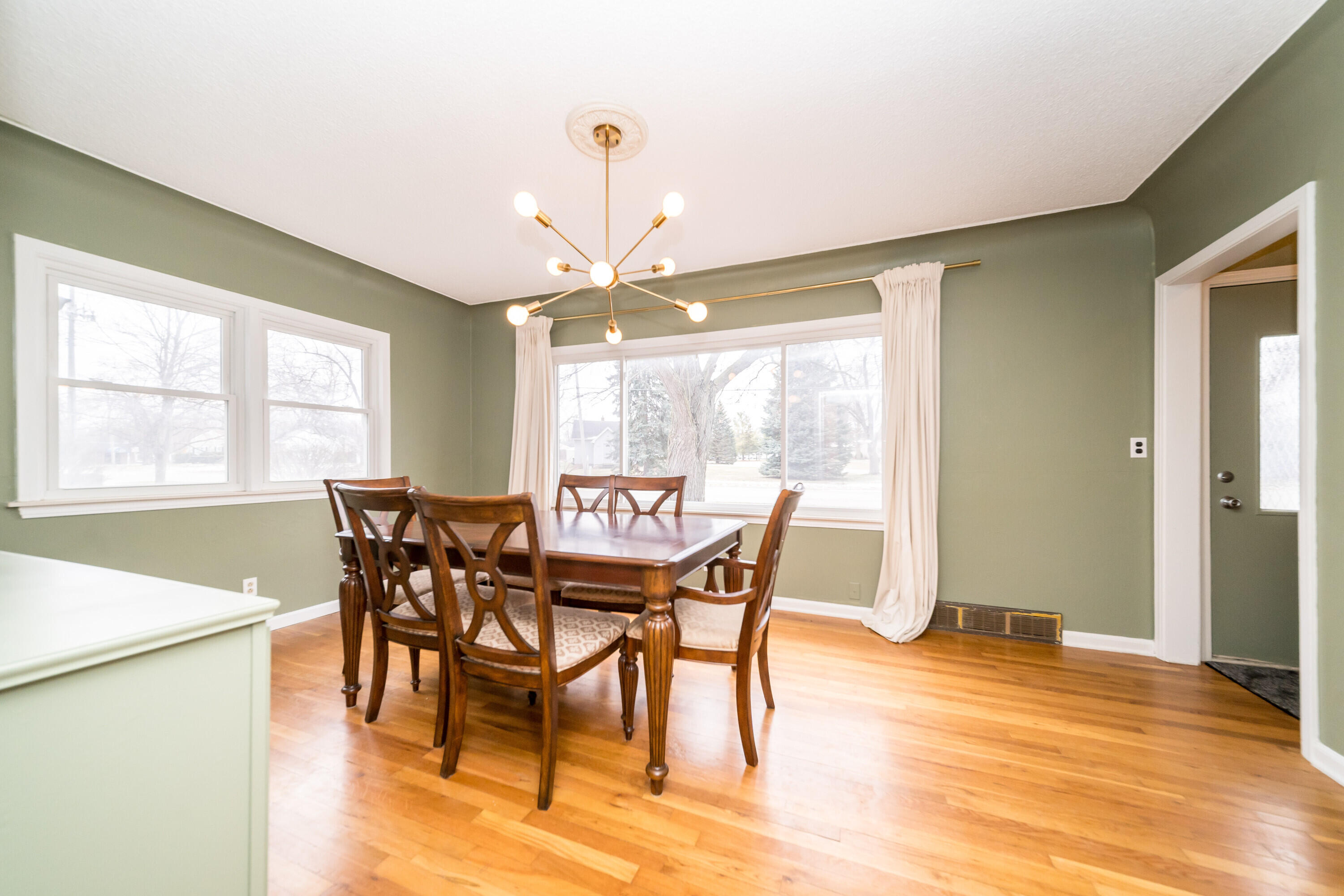 912 W Silver Lake Road