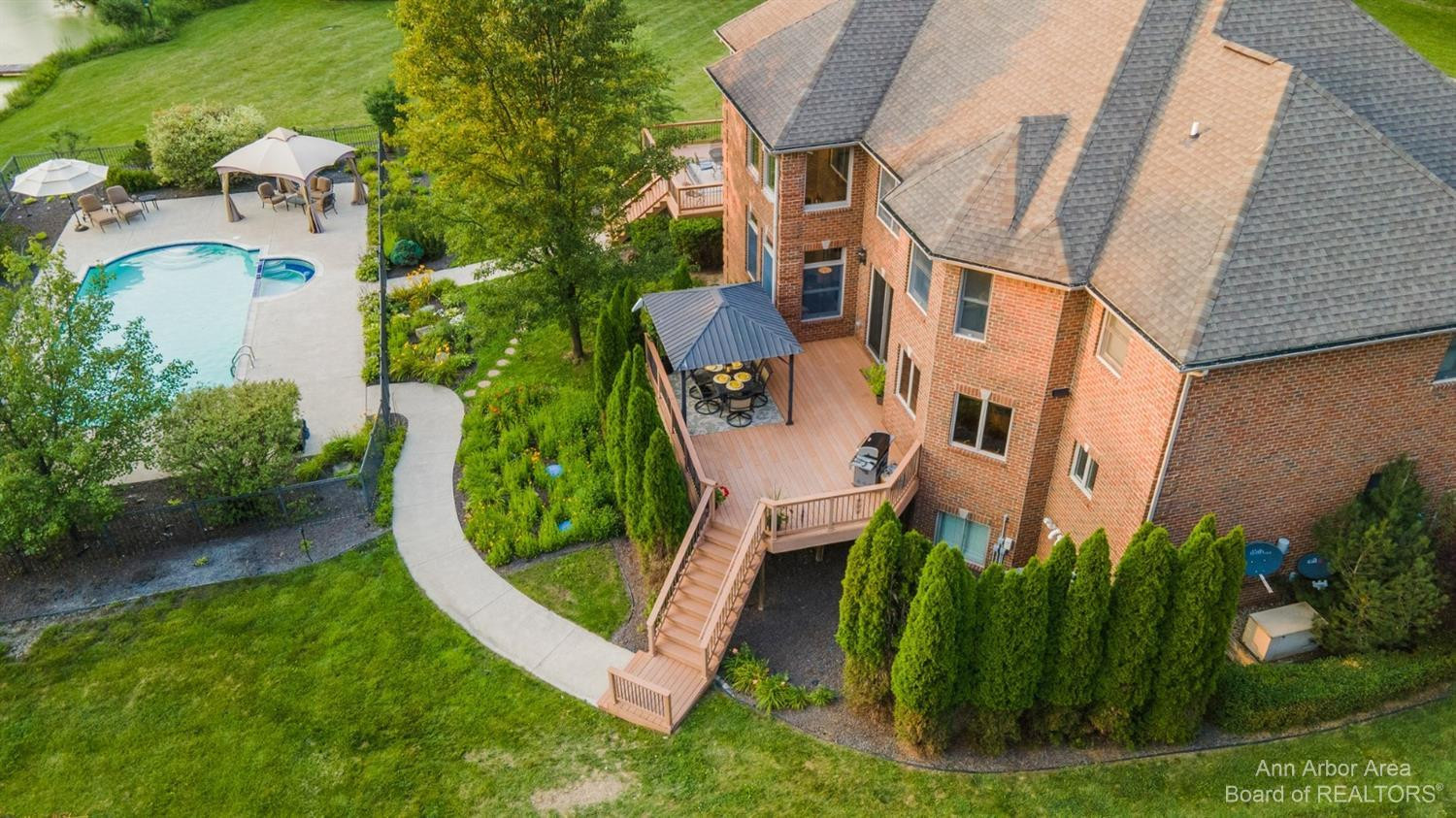 5557 Cobble Lane