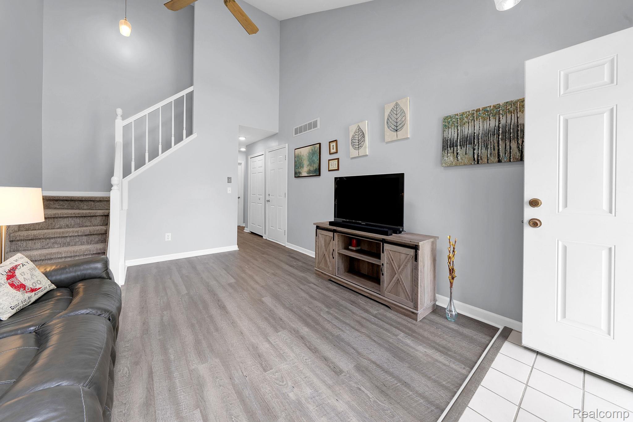 1844 N Pontiac Trail