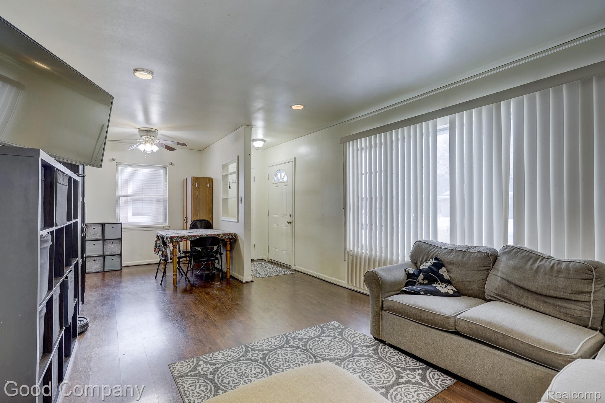 1176 E Kalama Avenue