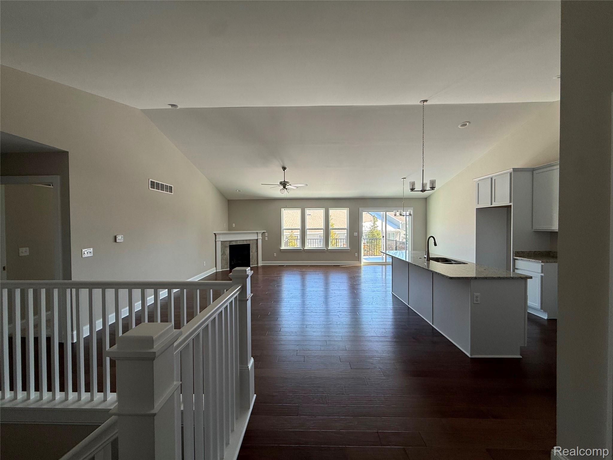 1025 CAMELLIA Circle 41