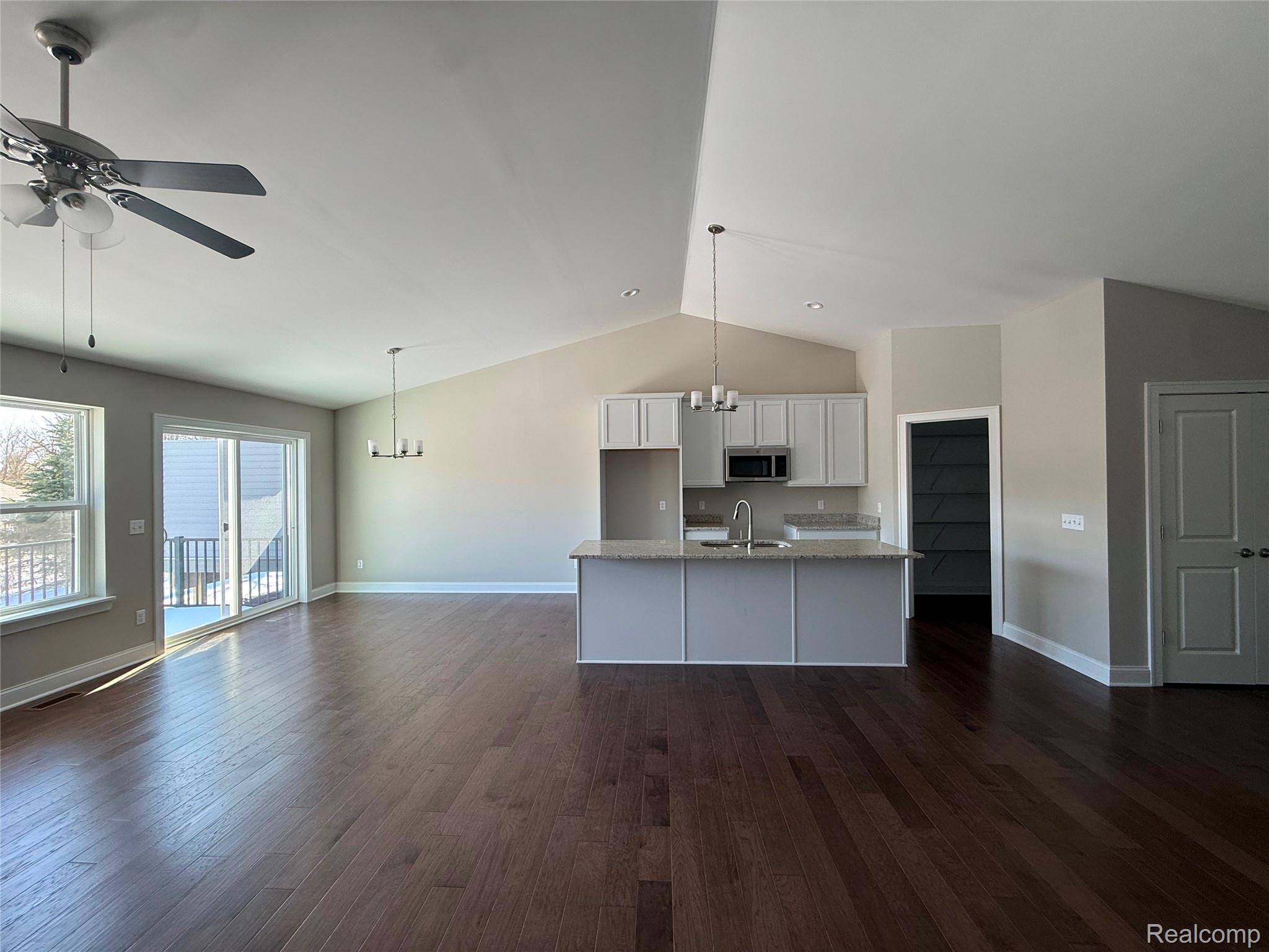 1025 CAMELLIA Circle 41