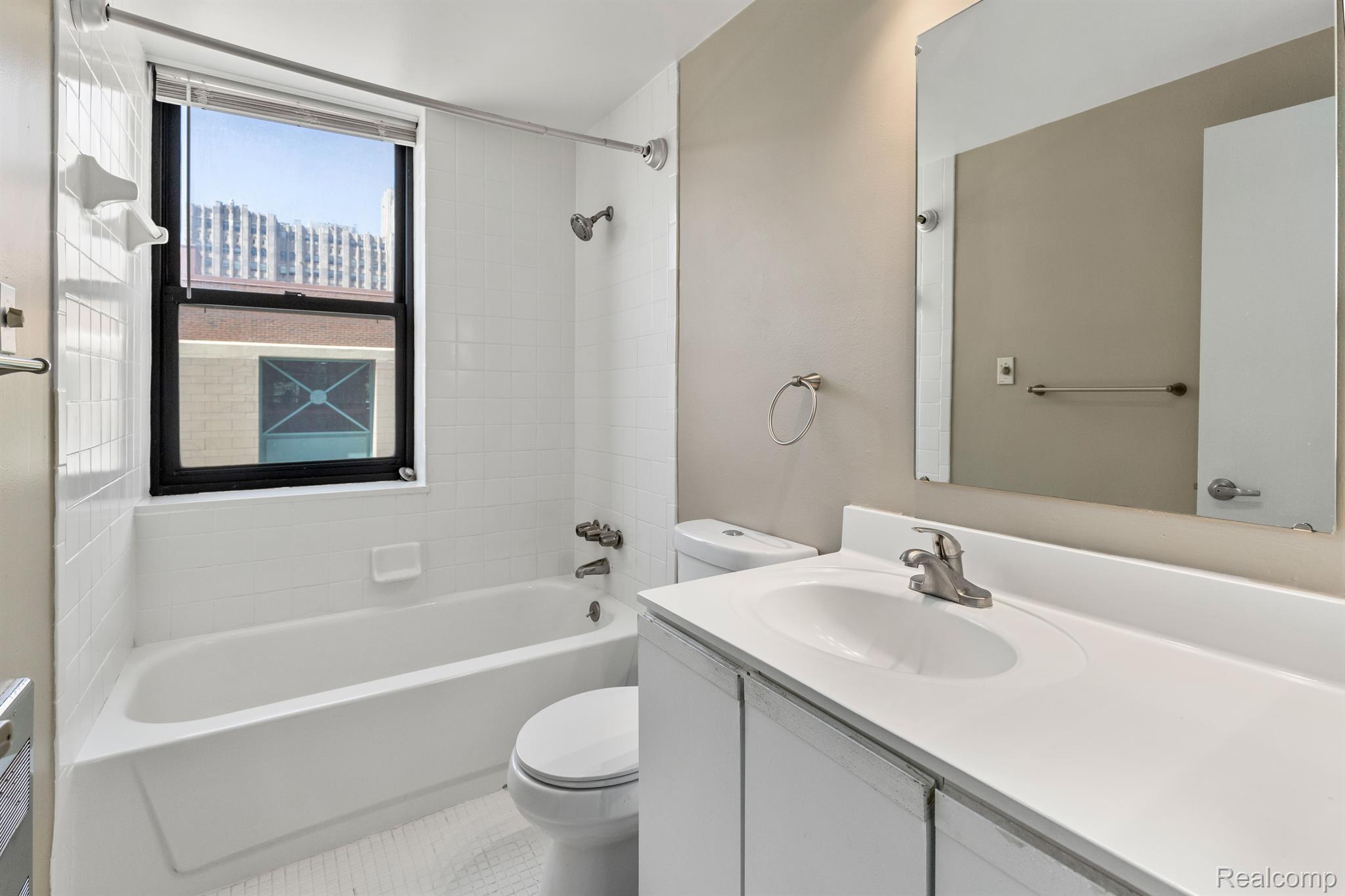 Detroit, Michigan 48202, United States, 1 Bedroom Bedrooms, ,1 BathroomBathrooms,Residential,Active,36744