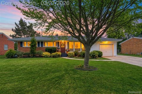 22960 Manning Street Farmington City MI 48336