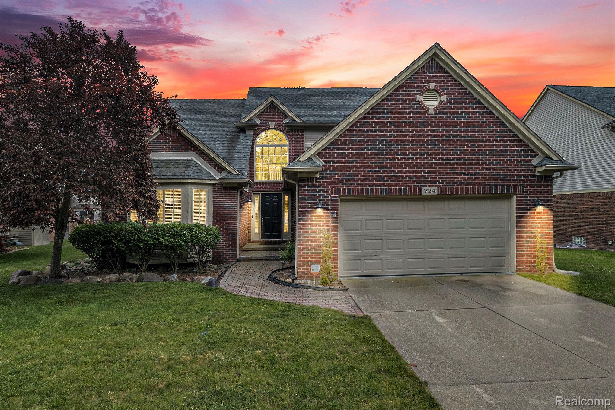 724 Pinecreek Drive