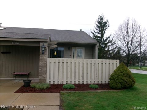 61960 Arlington Circle 6 South Lyon City MI 48178
