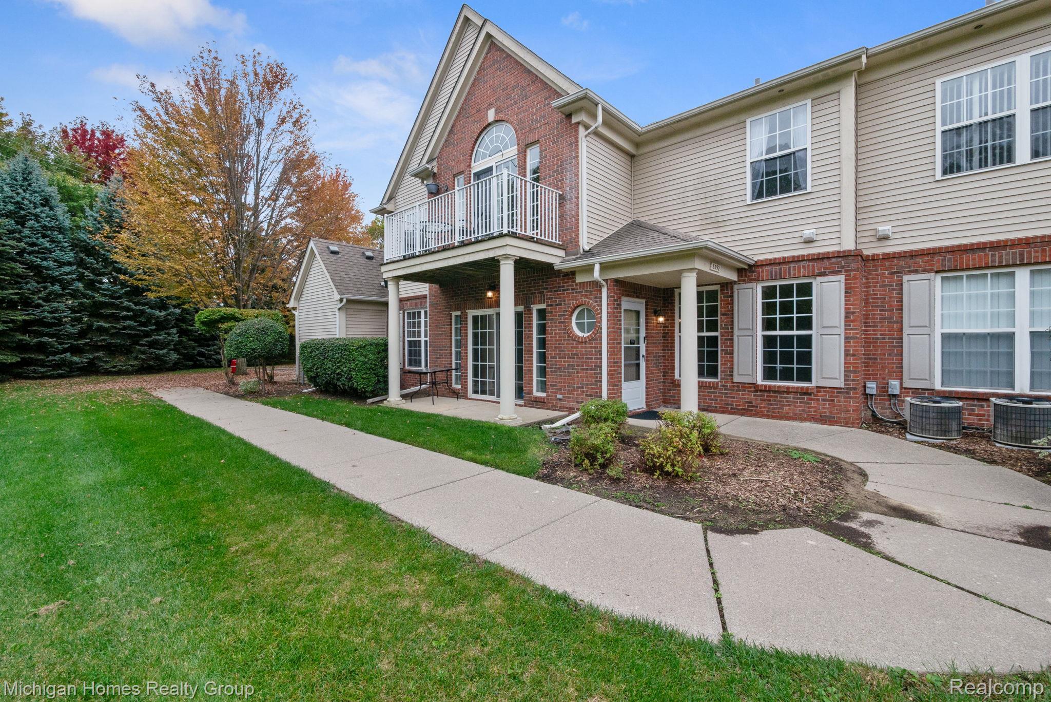 8592 Heywood Circle
