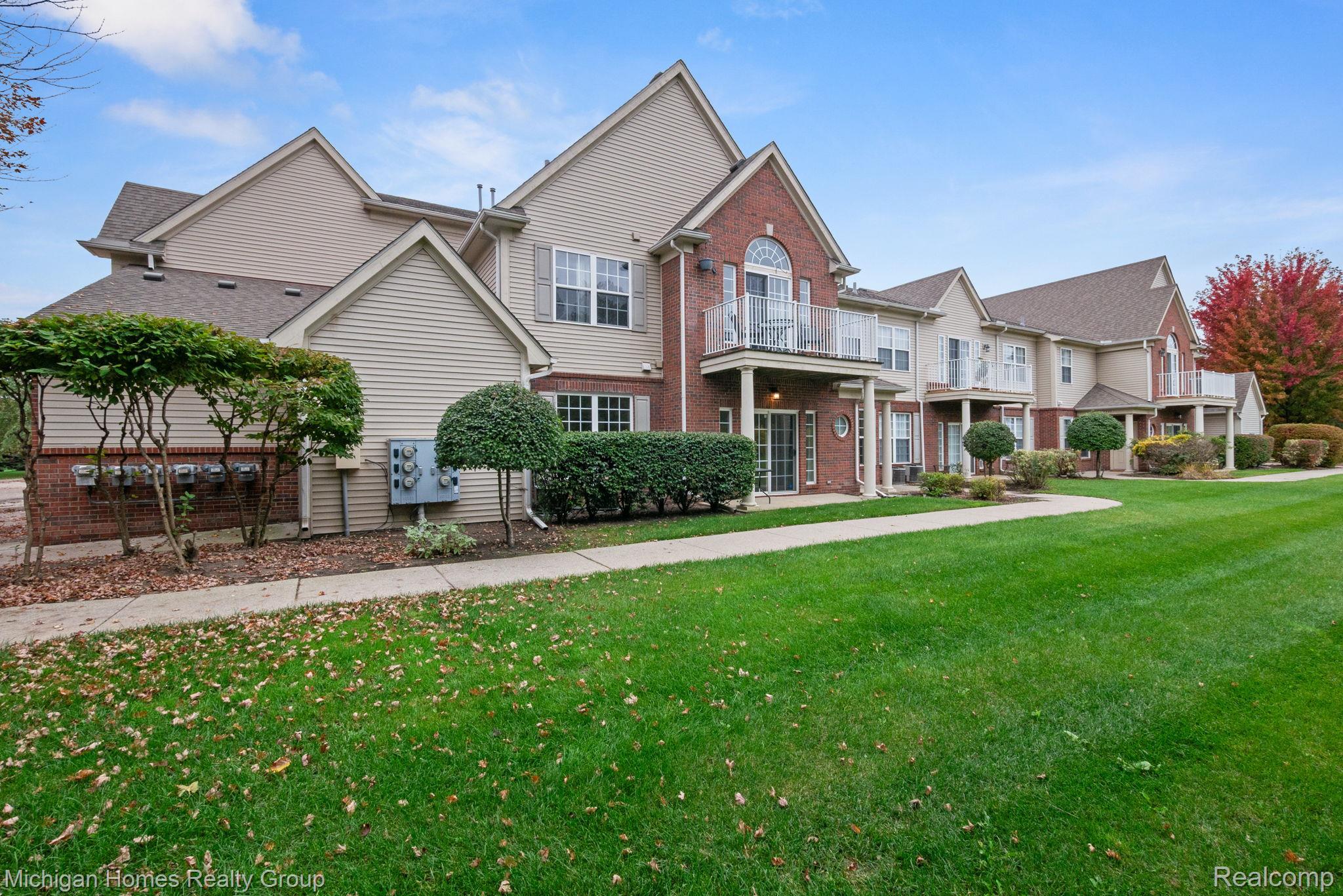 8592 Heywood Circle