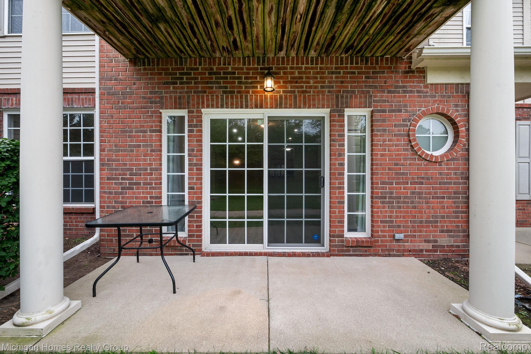 8592 Heywood Circle