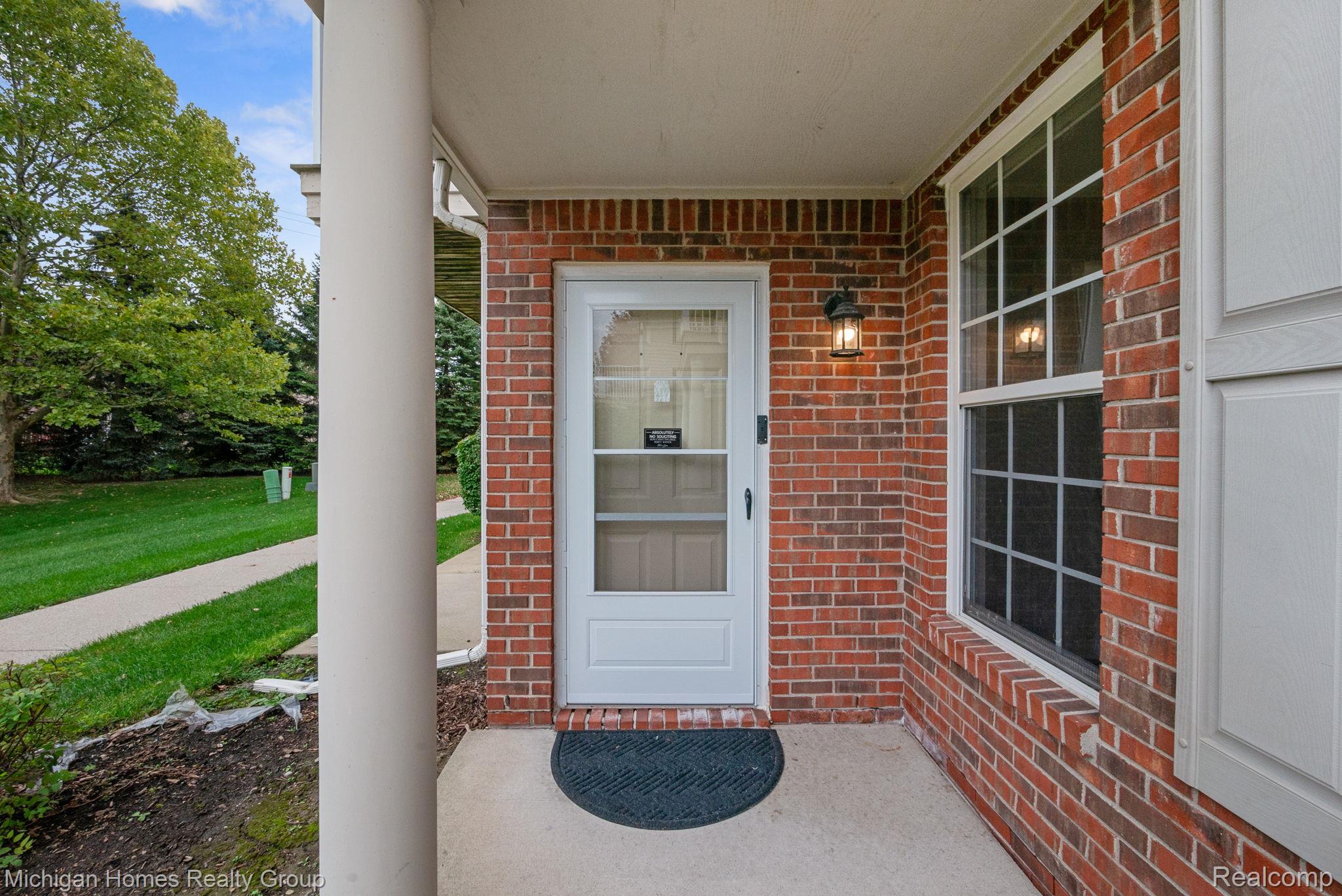 8592 Heywood Circle