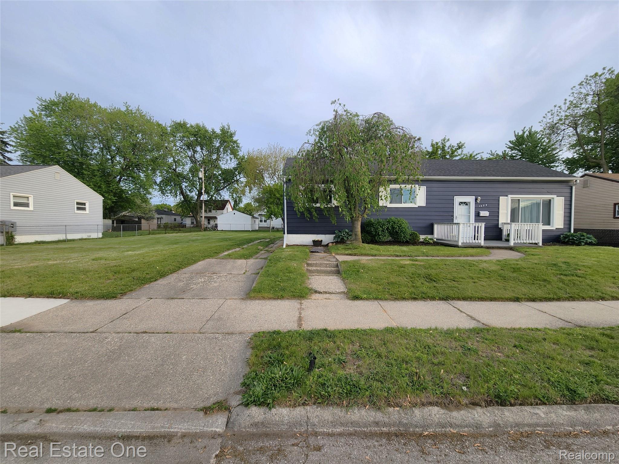 1574 E Woodruff Avenue
