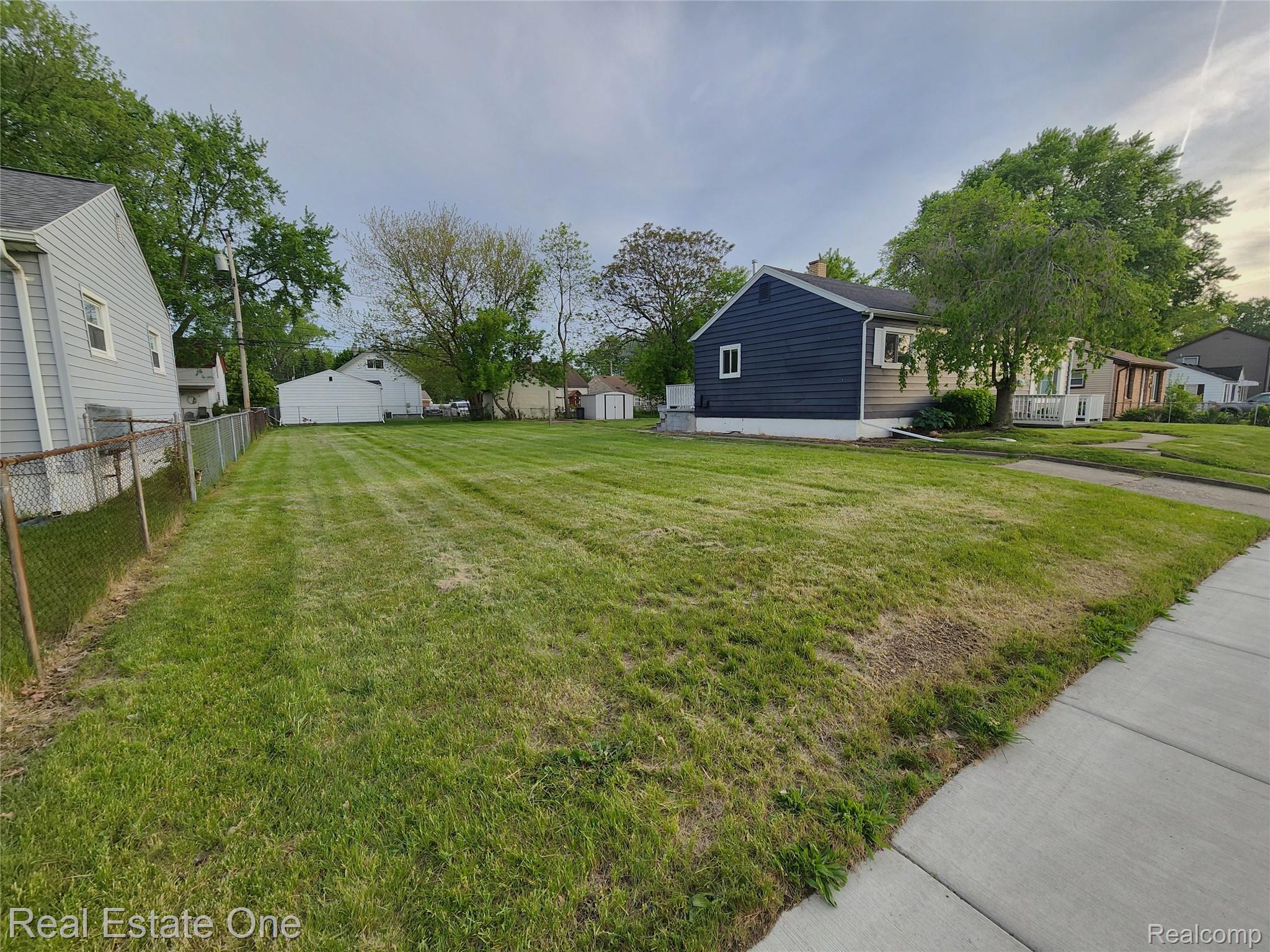 1574 E Woodruff Avenue