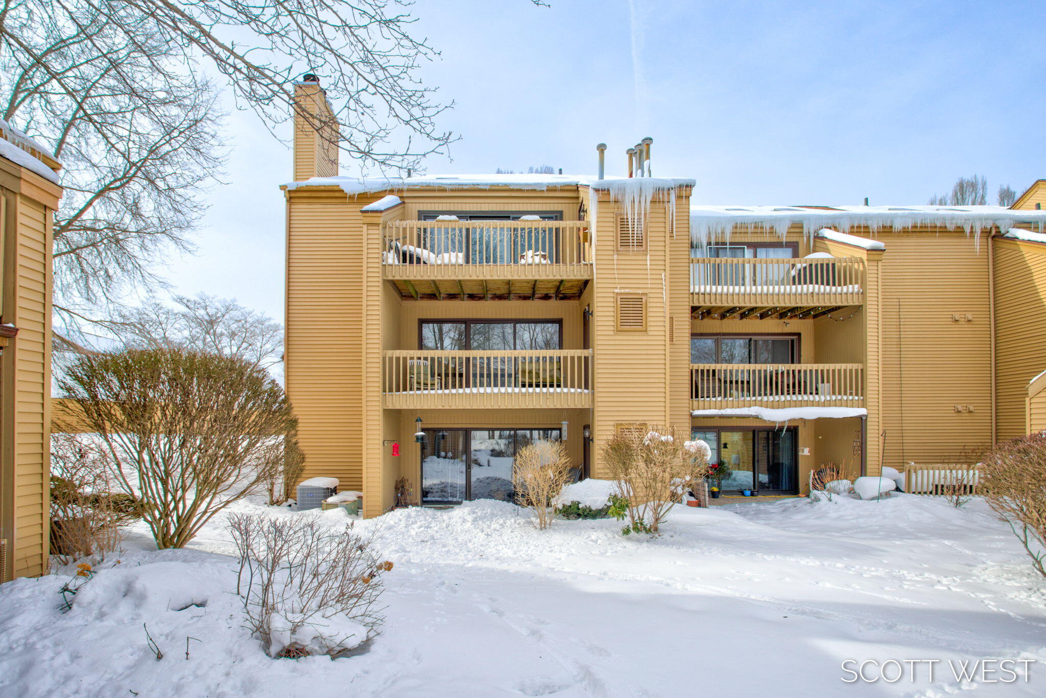 300 Farington Boulevard 16